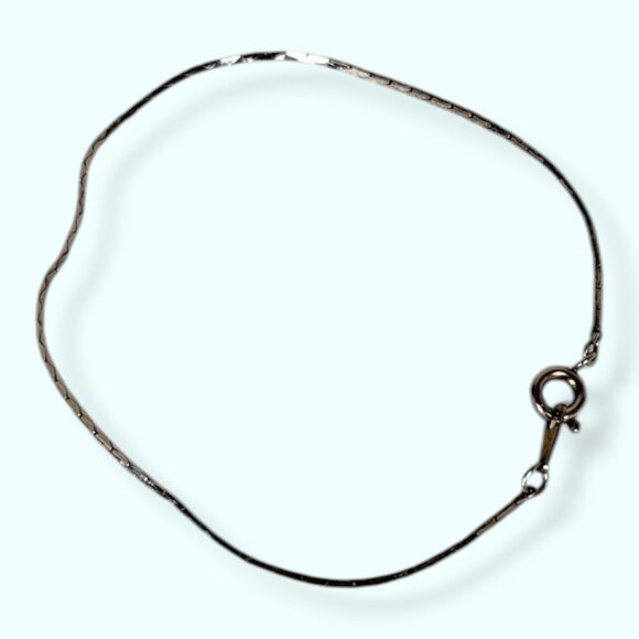 V. Dainty Flat Link Chain Bracelet - Picture 2 of 5